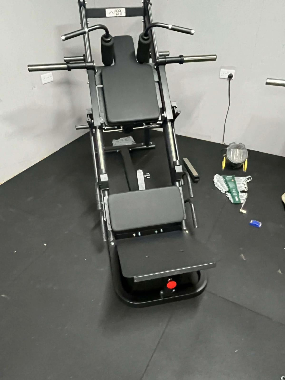 LEG PRESS AND HACK SQUAT MACHINE